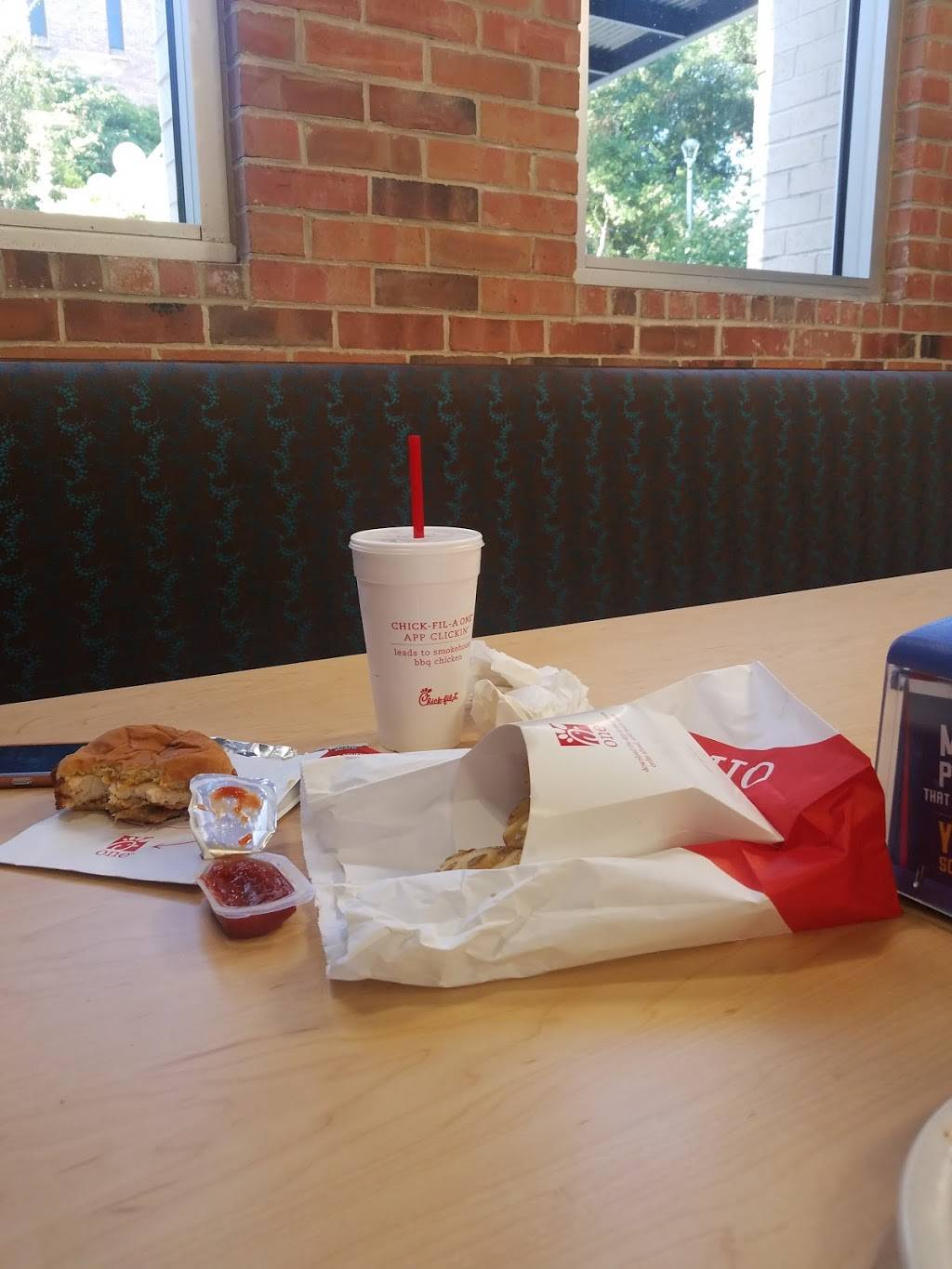 Chick-fil-A | restaurant | 1 Camino Santa Maria, San Antonio, TX 78228, USA | 2104363750 OR +1 210-436-3750