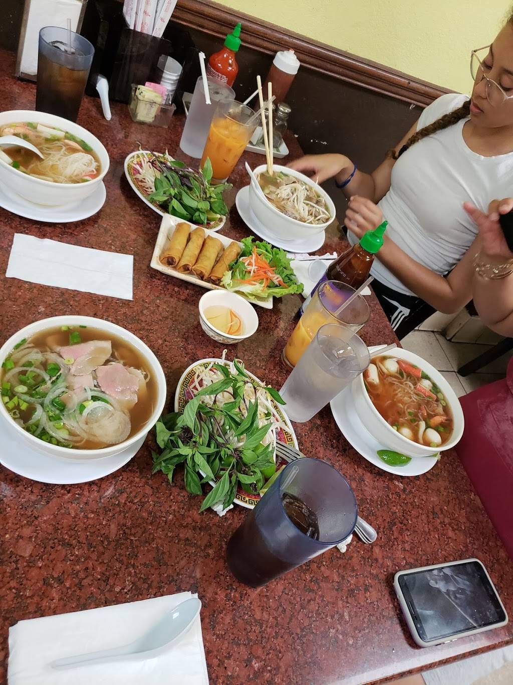 iPho | restaurant | 1072 S Brookhurst Rd, Fullerton, CA 92833, USA | 7145254444 OR +1 714-525-4444