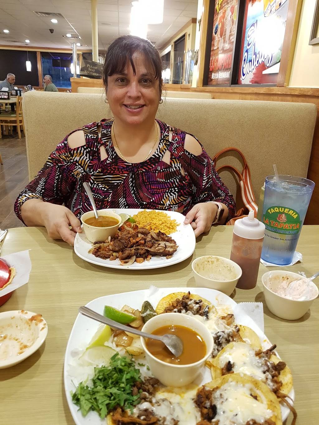 Taqueria La Tapatia | restaurant | 2320 Babcock Rd, San Antonio, TX 78229, USA | 2104428013 OR +1 210-442-8013