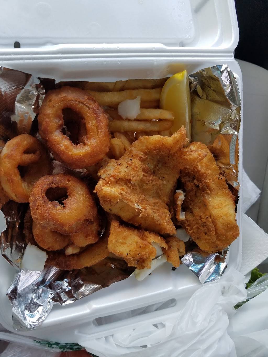 Gadaletos Seafood Market | restaurant | Village Shopping Center, 1193 Wilmington Pike, West Chester, PA 19382, USA | 6104307777 OR +1 610-430-7777