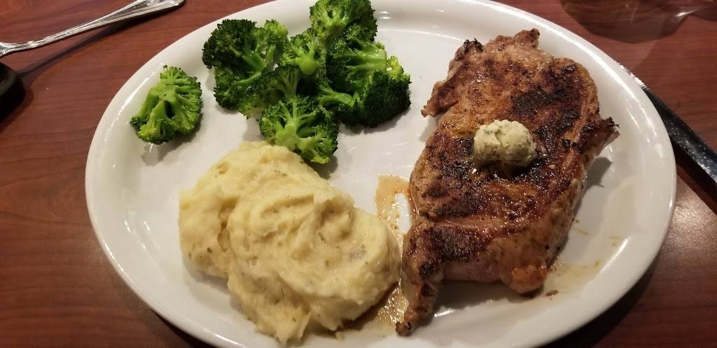 Ruby Tuesday | restaurant | 7 Corvette Dr, Litchfield, IL 62056, USA | 2173242808 OR +1 217-324-2808