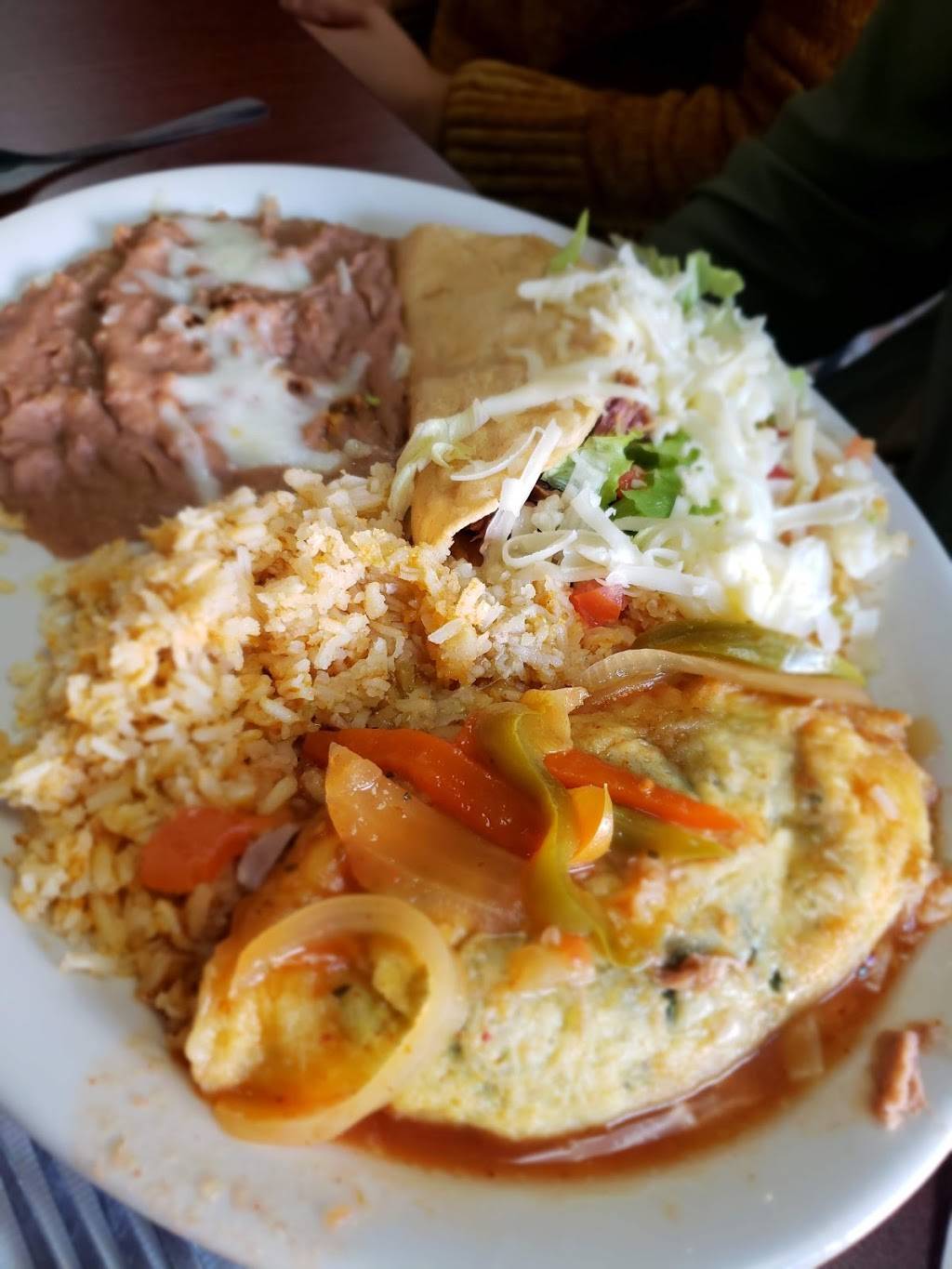 El Cantarito | restaurant | 120 W Santa Fe Ave, Placentia, CA 92870, USA | 7145286090 OR +1 714-528-6090