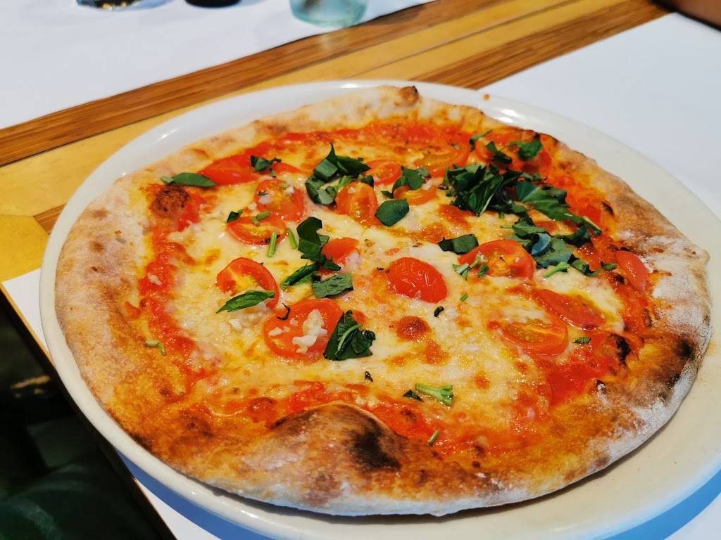 Chez Carl | restaurant | 3000 Boulevard René Lévesque, Verdun, QC H3E 1T9, Canada | 5143629798 OR +1 514-362-9798