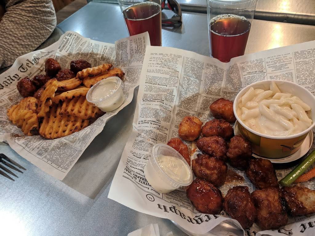 Good Land Wing Co. | restaurant | 2911 N Oakland Ave, Milwaukee, WI 53211, USA | 4143679886 OR +1 414-367-9886