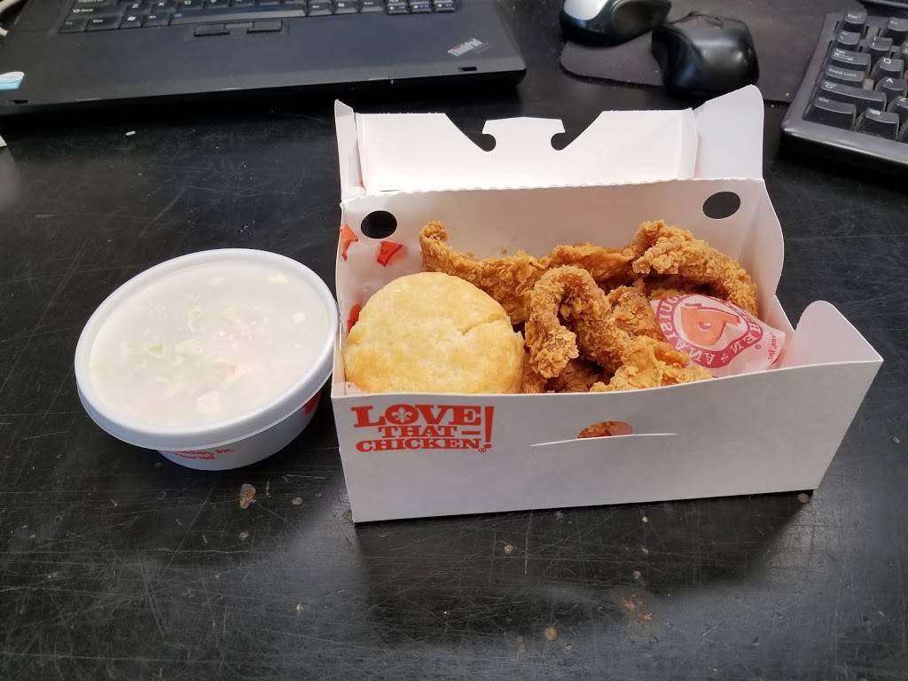 Popeyes Louisiana Kitchen | restaurant | 300 Washington Ave, Carlstadt, NJ 07072, USA | 2019330330 OR +1 201-933-0330