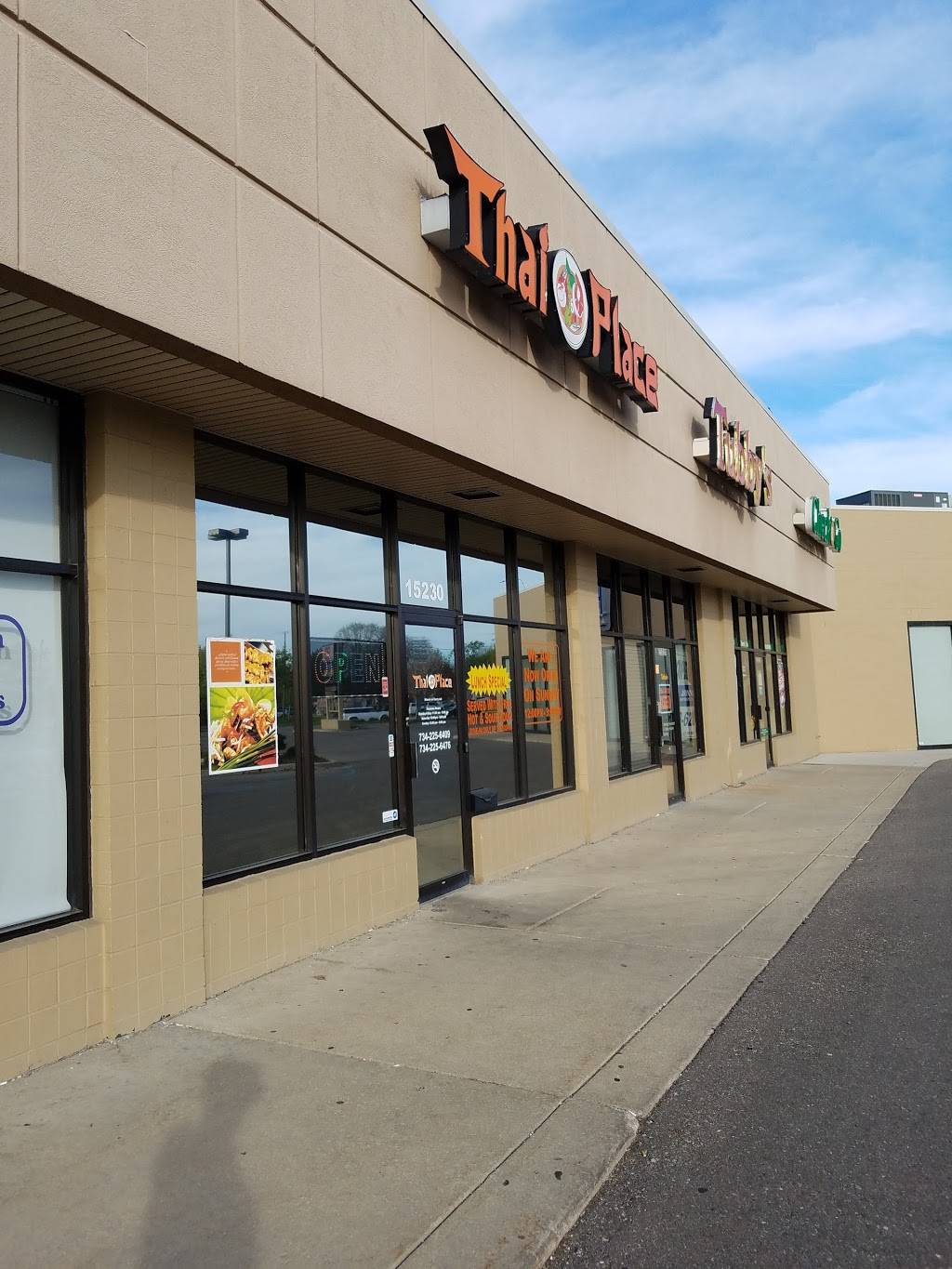 Thai Place | restaurant | 15230 Eureka Rd, Southgate, MI 48195, USA | 7342256409 OR +1 734-225-6409