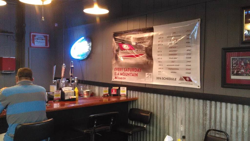 TJs Hot Wings | restaurant | 513 Railroad Ave, Albertville, AL 35950, USA | 2568577090 OR +1 256-857-7090