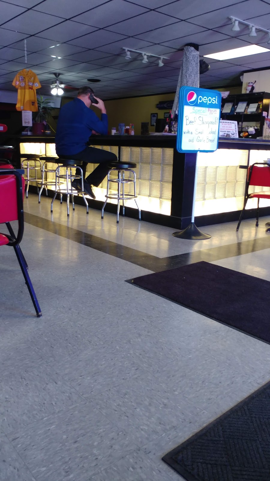 Burgies Bowling | restaurant | 145 Vincent Ave, Chappell, NE 69129, USA | 3088743000 OR +1 308-874-3000