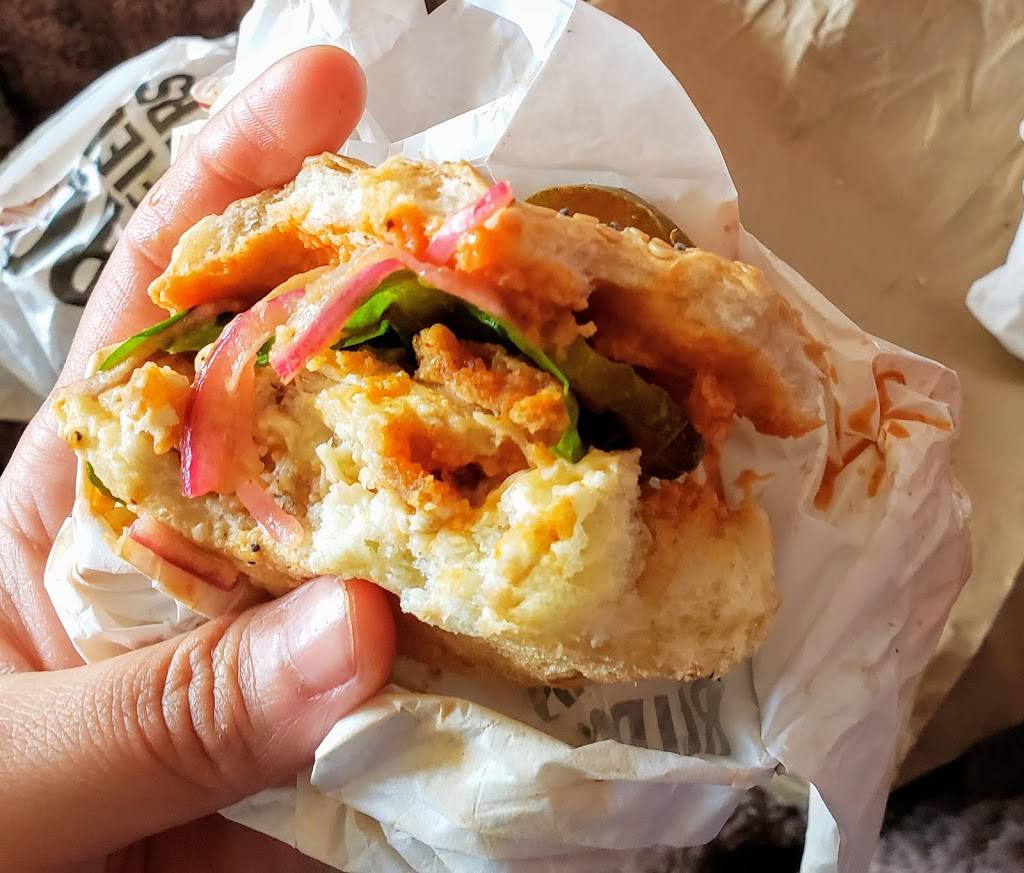 Hero Certified Burgers | restaurant | 2540 Bayview Ave Unit 8B, North York, ON M2L 1A9, Canada | 4163851818 OR +1 416-385-1818