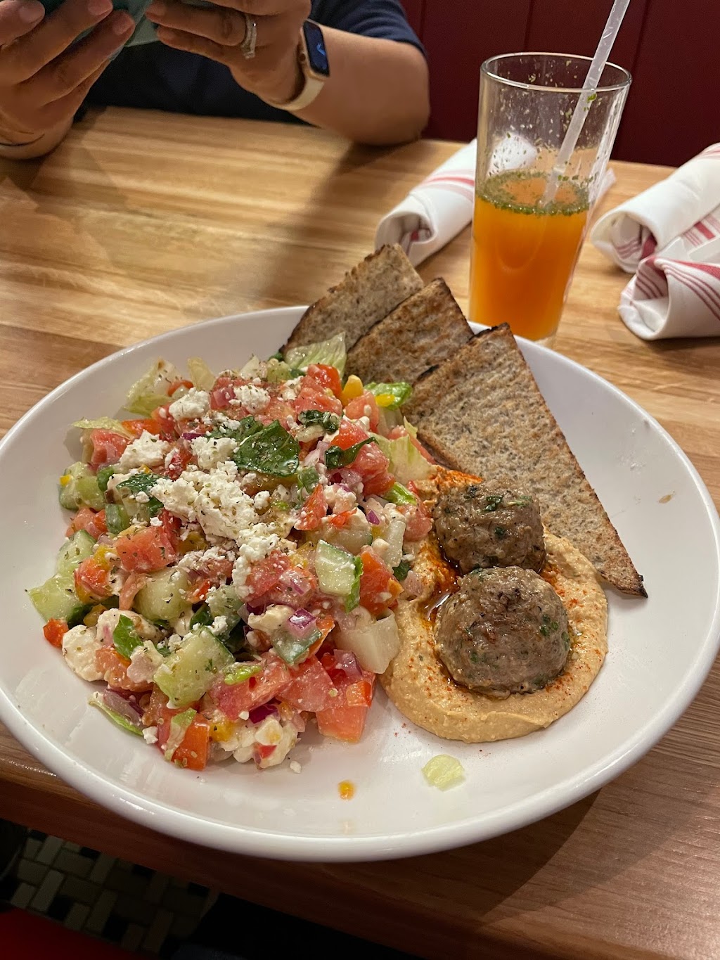 Silver Diner | restaurant | 44050 Pointe Plz, Chantilly, VA 20152, USA | 7034689322 OR +1 703-468-9322