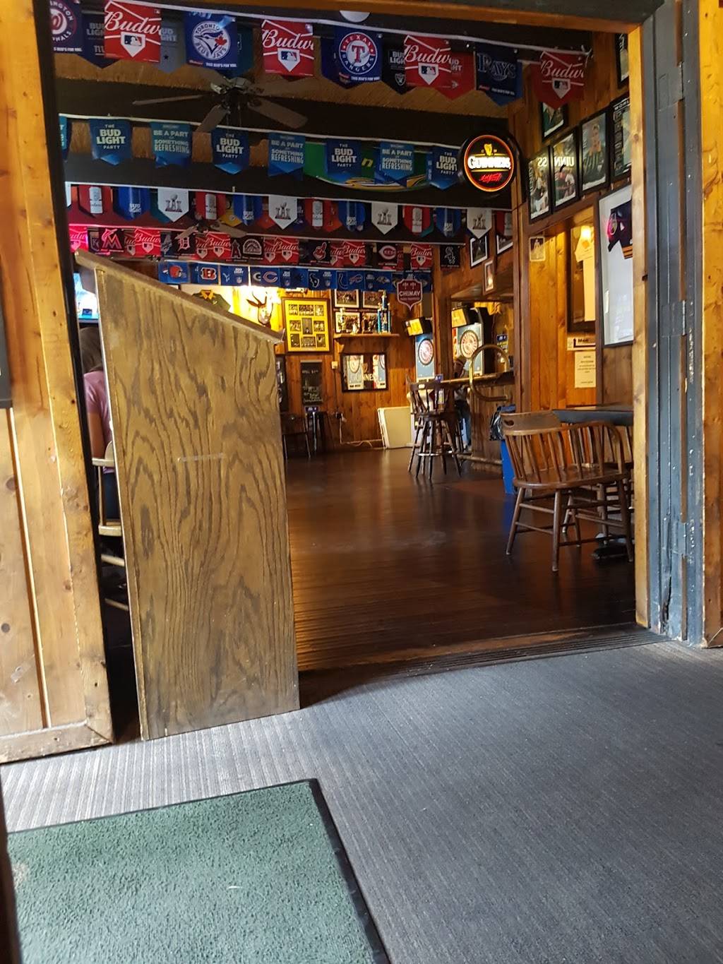 Springbok Bar & Grill | restaurant | 16153 Victory Blvd, Van Nuys, CA 91406, USA | 8189889786 OR +1 818-988-9786