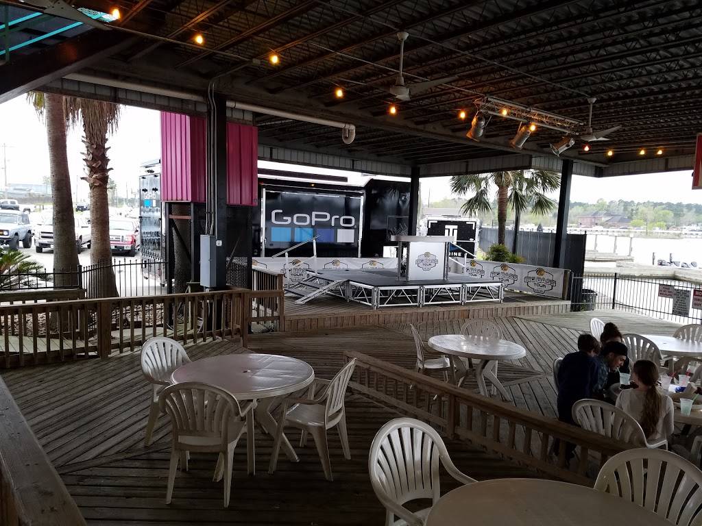 Papa’s On The Lake | restaurant | 14632 TX-105, Montgomery, TX 77356, USA | 9364472500 OR +1 936-447-2500