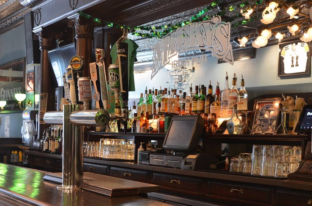 Mickys Irish Pub | restaurant | 11 S Dubuque St, Iowa City, IA 52240, USA | 3193386860 OR +1 319-338-6860