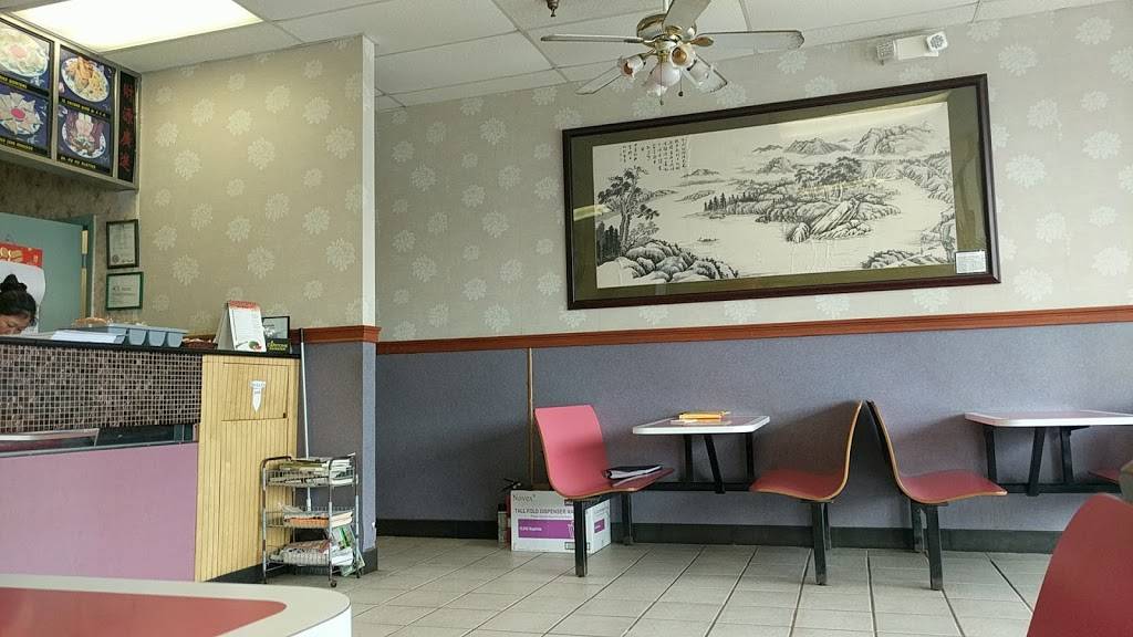 Chens Garden | restaurant | 523 N Main St, Holly Springs, NC 27540, USA | 9195577363 OR +1 919-557-7363