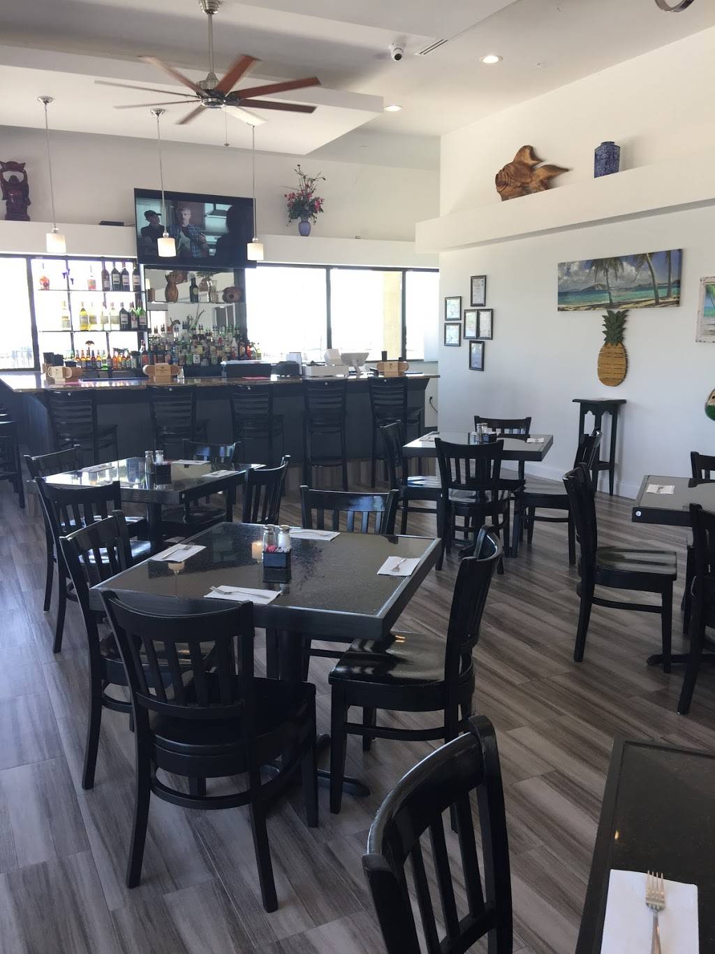 Koko Bar & Grill | restaurant | 201 W Ruby St, Tavares, FL 32778, USA | 3525085222 OR +1 352-508-5222