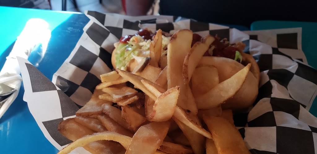 Dew Chilli Parlor Pub and Grill | restaurant | 301 N Grand Ave W, Springfield, IL 62702, USA | 2176702530 OR +1 217-670-2530