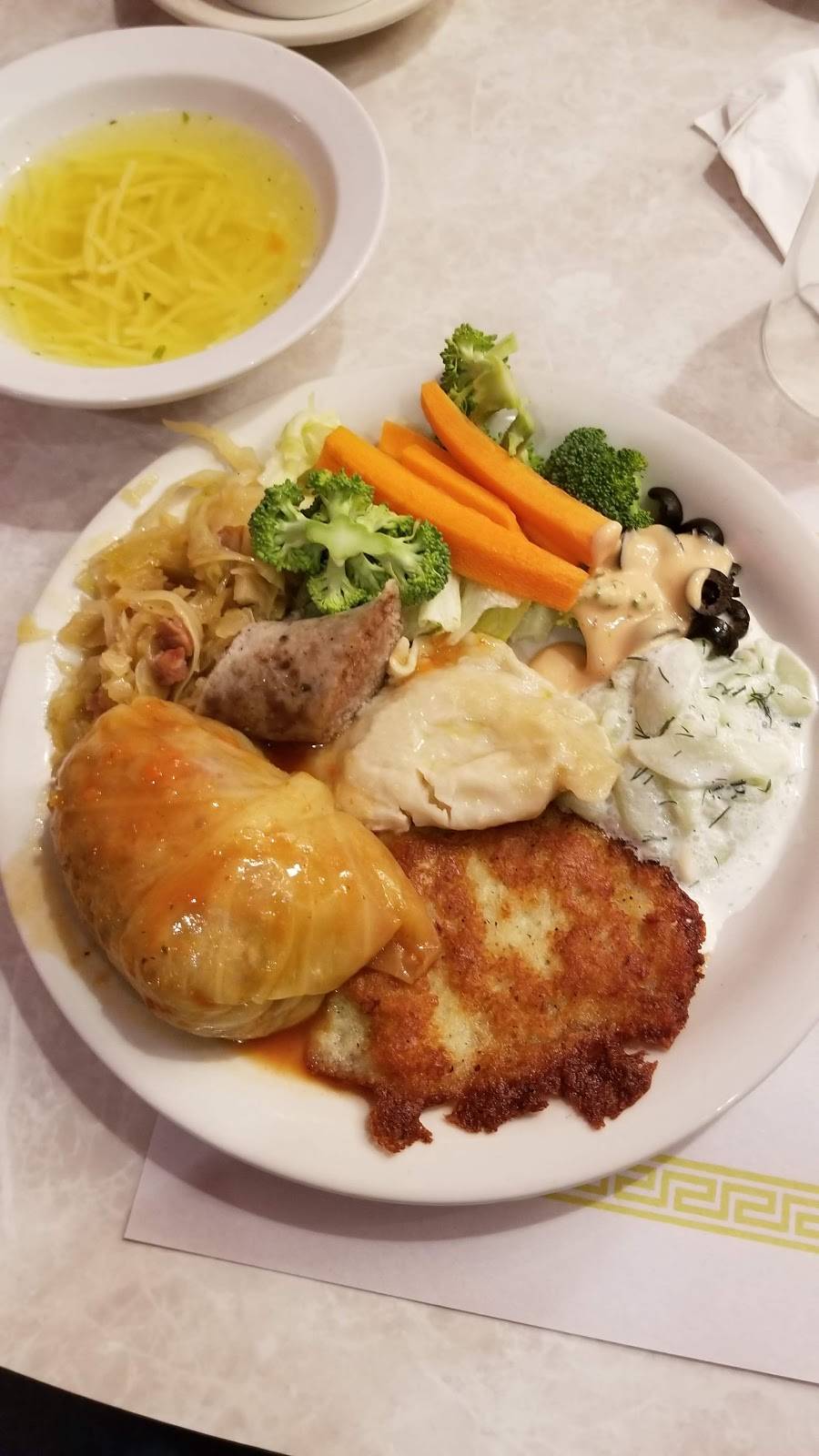 Sawas Old Warsaw Restaurant | restaurant | 9200 W Cermak Rd, Broadview, IL 60155, USA | 7083439040 OR +1 708-343-9040