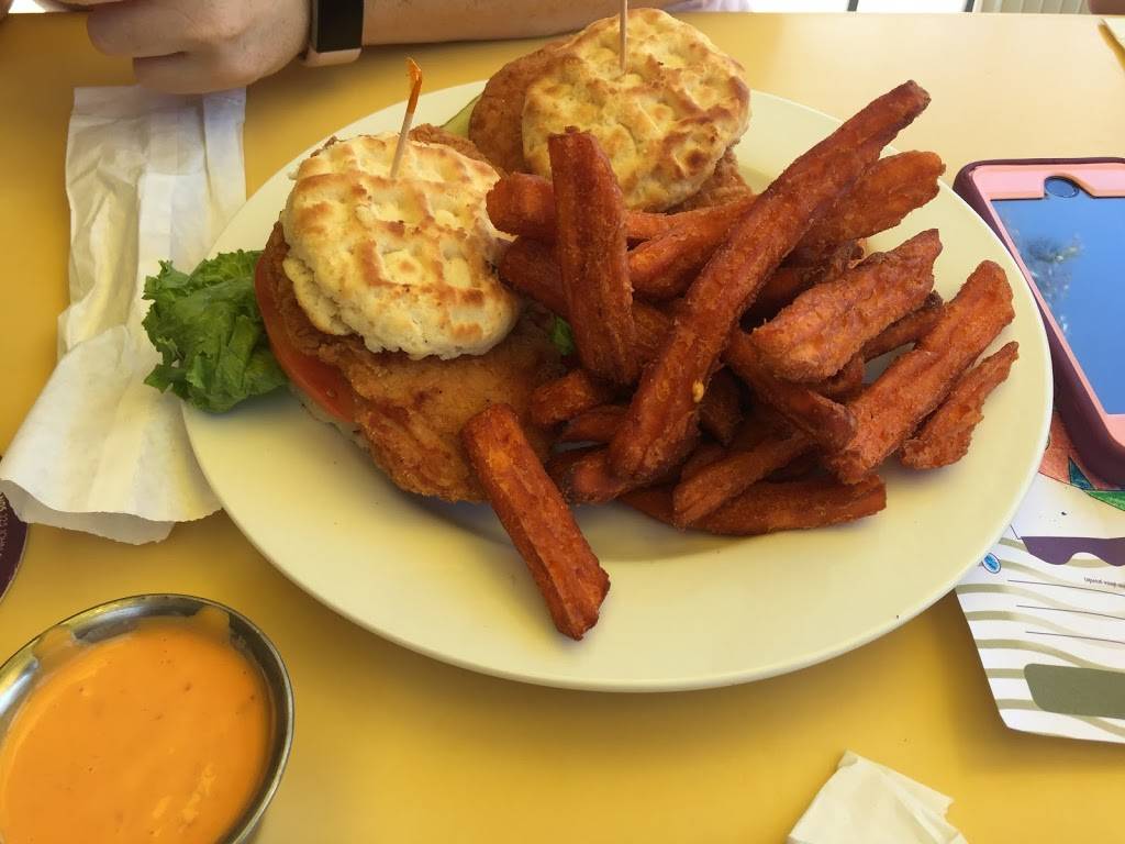 Daiquiri Deck Island of Venice | restaurant | 300 W Venice Ave, Venice, FL 34285, USA | 9414880649 OR +1 941-488-0649