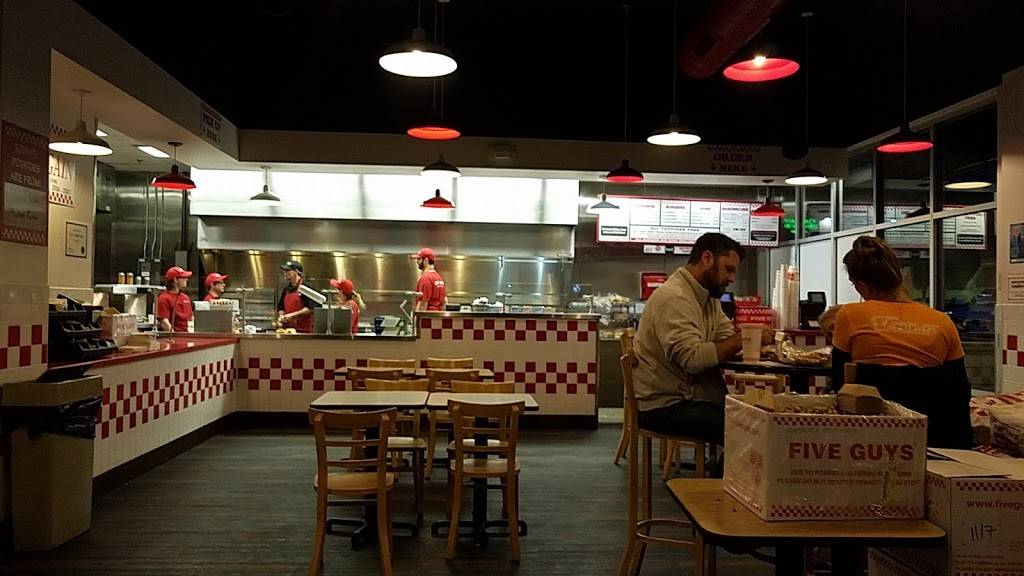 Five Guys | meal takeaway | 2032 Town Center Blvd, Knoxville, TN 37922, USA | 8656900035 OR +1 865-690-0035