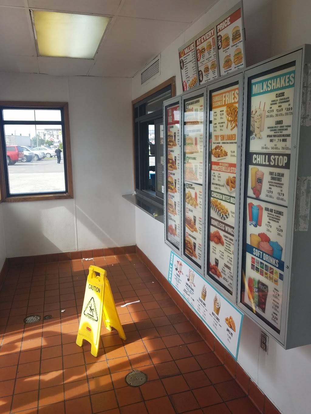 Rallys | restaurant | 3492 S US Hwy 41, Terre Haute, IN 47802, USA | 8122351160 OR +1 812-235-1160