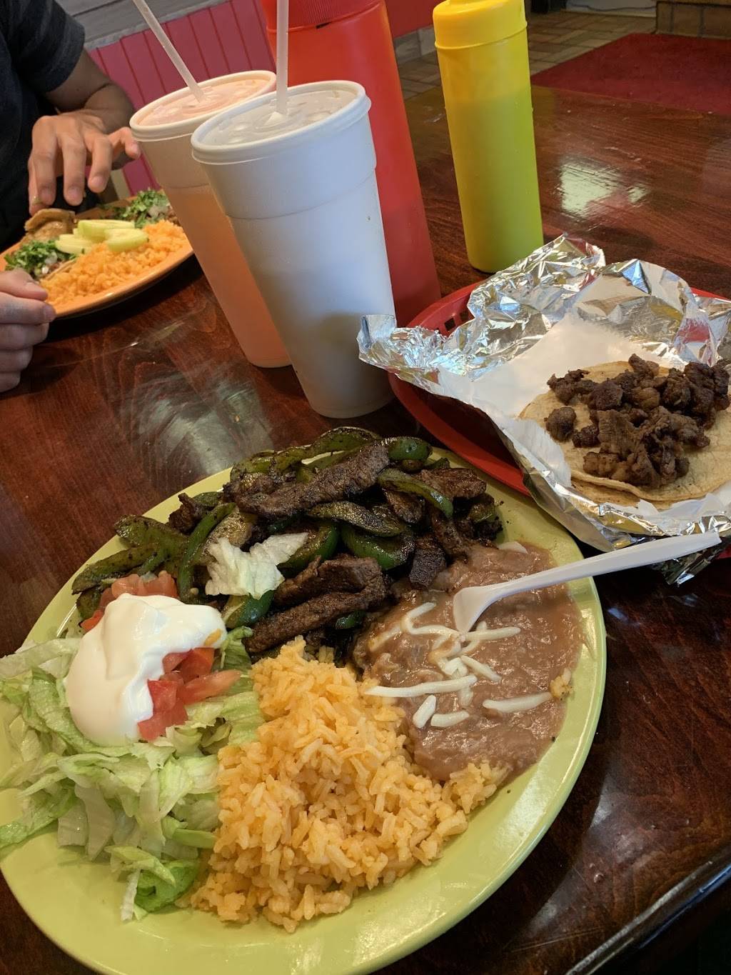 Taqueria los Dos Hermanos | restaurant | 2810 E 38th St, Indianapolis, IN 46218, USA | 3179749446 OR +1 317-974-9446