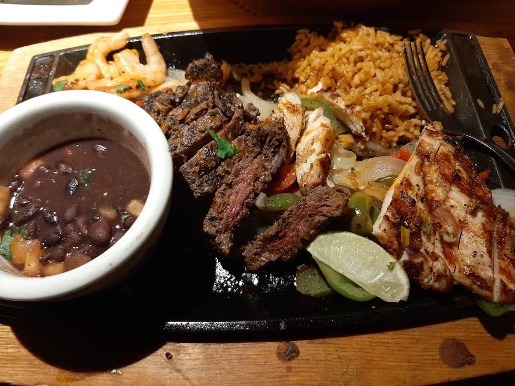 Chilis Grill & Bar | restaurant | 5105 N Belt Hwy, St Joseph, MO 64506, USA | 8162795750 OR +1 816-279-5750