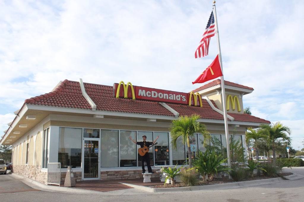 McDonalds | cafe | 17800 Ben Hill Griffin Pkwy, Fort Myers, FL 33913, USA | 2393379425 OR +1 239-337-9425
