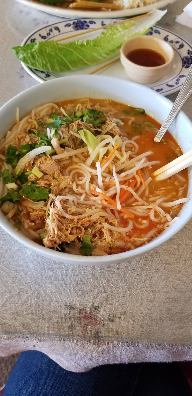 Houakhong | restaurant | 85 E 13th St, Merced, CA 95341, USA | 2097225541 OR +1 209-722-5541