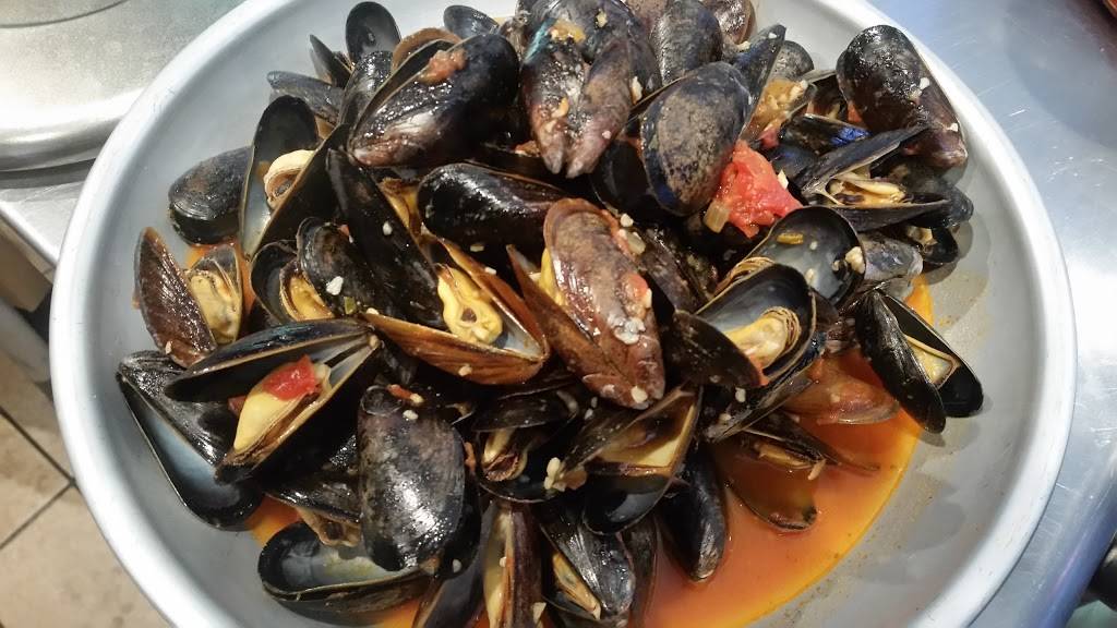 Franks Fish And Seafood Carryout (Restaurant) | restaurant | 5249 Trabue Rd, Columbus, OH 43228, USA | 6148788600 OR +1 614-878-8600