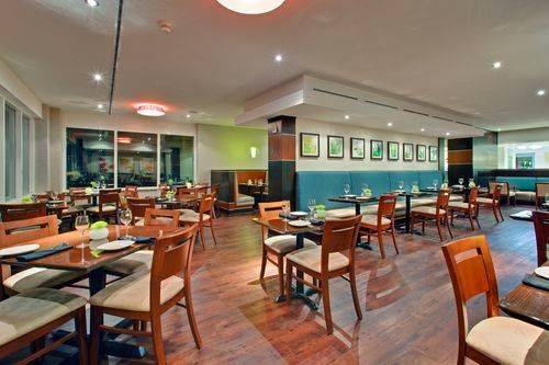 Dox Restaurant & Lounge | restaurant | 2 Princess St, Kingston, ON K7L 1A2, Canada | 6135498400 OR +1 613-549-8400