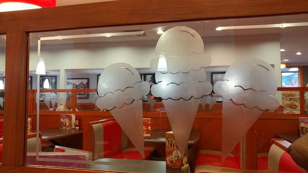 Friendlys | restaurant | 949 Old Country Rd, Riverhead, NY 11901, USA | 6317275139 OR +1 631-727-5139