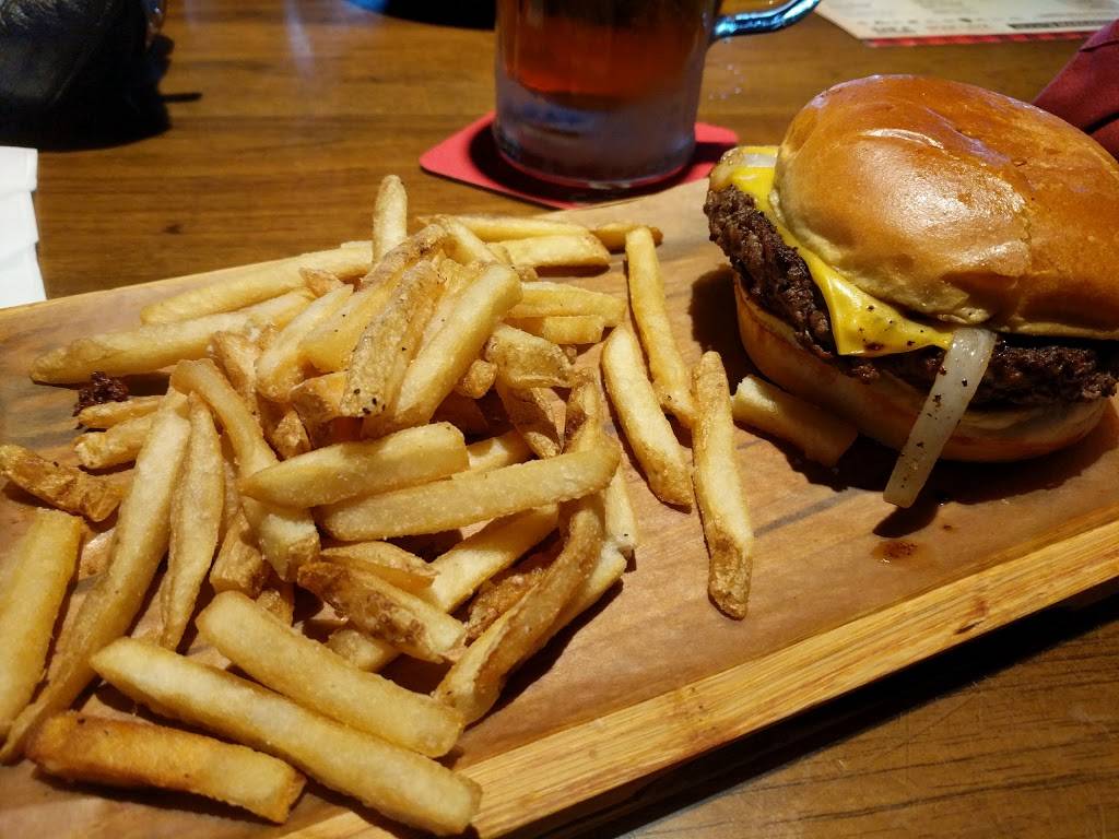 Twin Peaks Altamonte Springs | restaurant | 227 FL-436, Altamonte Springs, FL 32714, USA | 4076493171 OR +1 407-649-3171