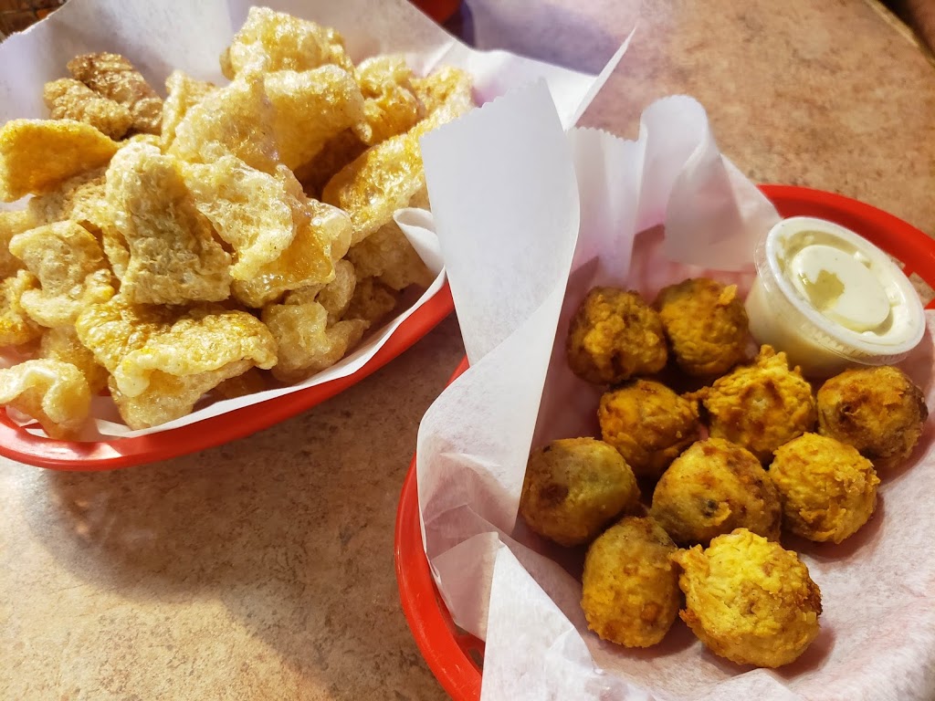 Squealers | restaurant | 4950 Great River Dr, Meridian, MS 39305, USA | 6014832727 OR +1 601-483-2727