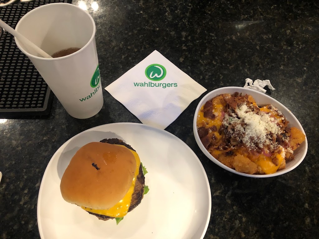 Wahlburgers | restaurant | 1 Bass Pro Dr, Memphis, TN 38105, USA | 9012918002 OR +1 901-291-8002
