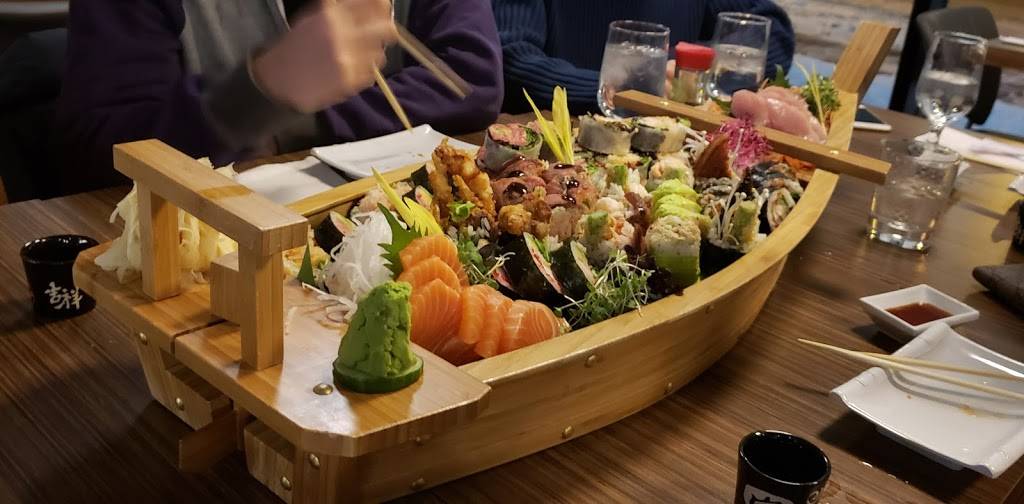 Sushi Newtown | restaurant | 311 Rue de la Montagne, St, Montreal, QC H3C 0R6, Canada | 5143794788 OR +1 514-379-4788