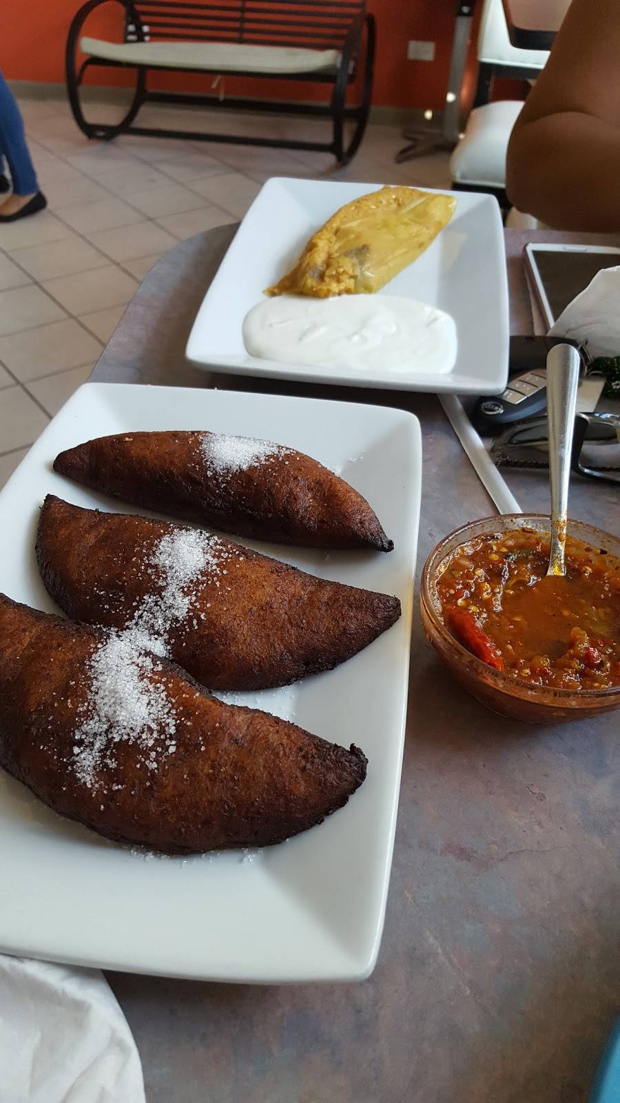 El Mirador | restaurant | 5340 W Diversey Ave, Chicago, IL 60639, USA | 7738046050 OR +1 773-804-6050