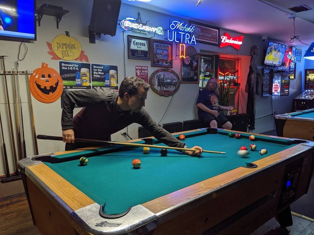 Mr. Luckys Pub | restaurant | 358 Mooney Pond Rd #1402, Farmingville, NY 11738, USA | 6317329076 OR +1 631-732-9076