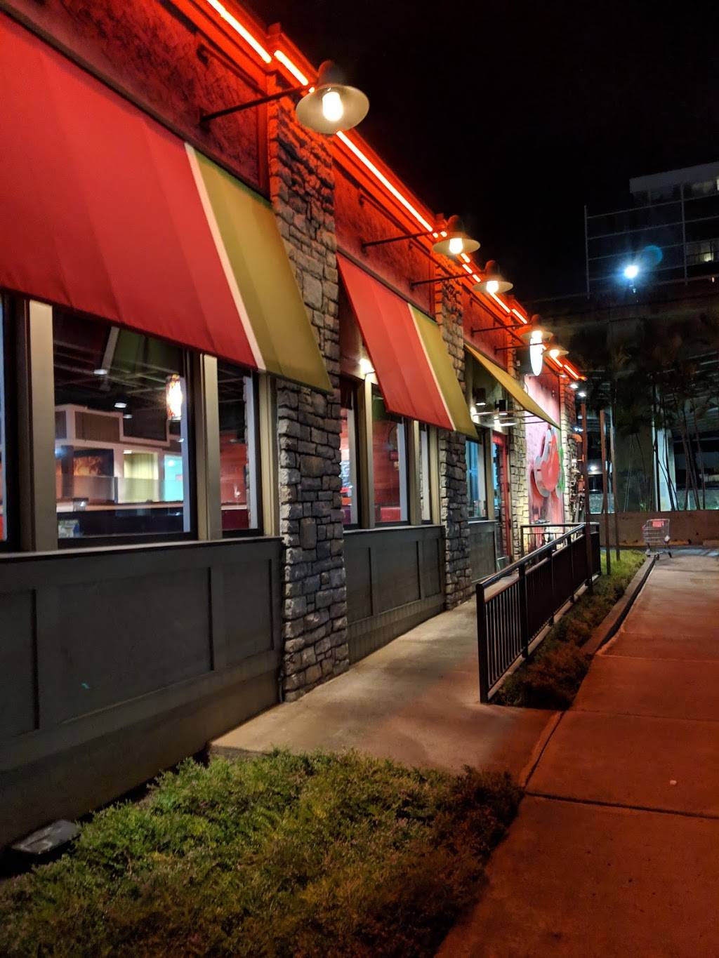 Chilis Grill & Bar | restaurant | 4211 Waialae Ave, Honolulu, HI 96816, USA | 8087385773 OR +1 808-738-5773