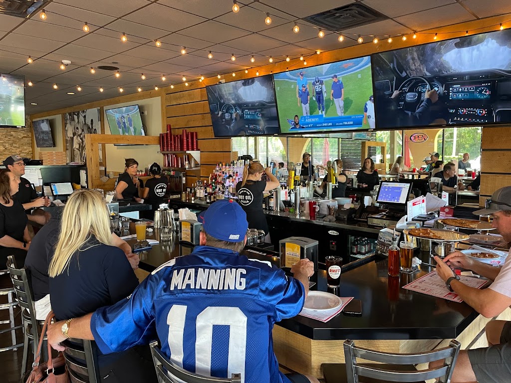 Rikos Pizza | restaurant | 560 US-1, Tequesta, FL 33469, USA | 5615106211 OR +1 561-510-6211