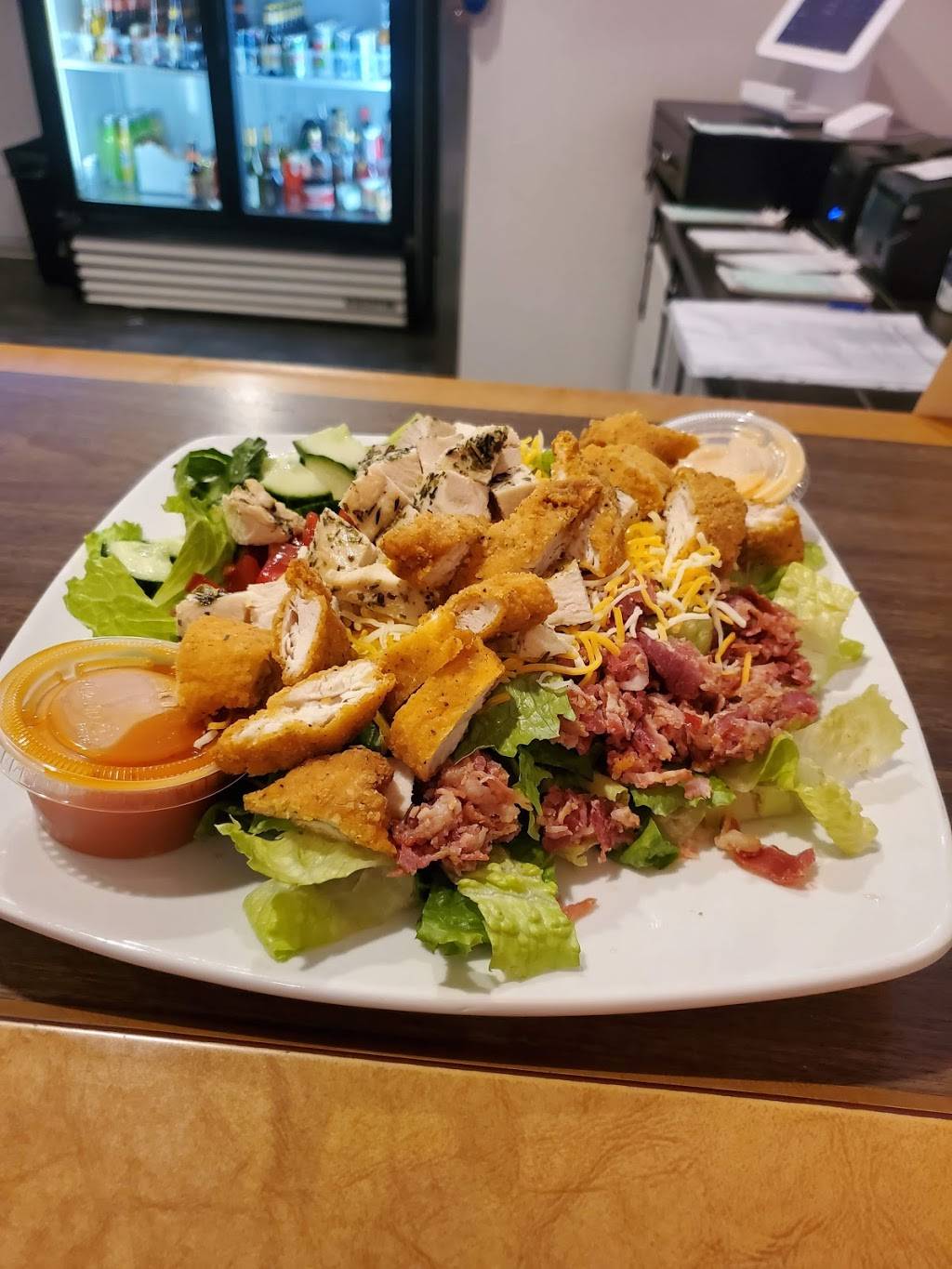 Montags Pub and Grill | restaurant | 1821 Main St, Cross Plains, WI 53528, USA | 6084130333 OR +1 608-413-0333