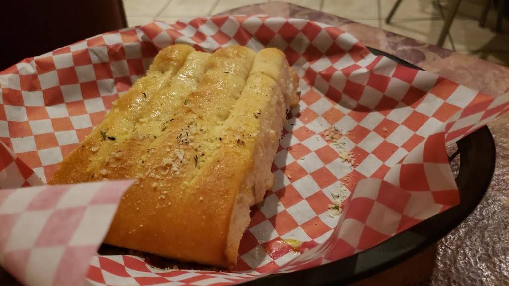 Luigis Italian Bistro | restaurant | 2733 Manitowoc Rd #5, Green Bay, WI 54311, USA | 9204684900 OR +1 920-468-4900