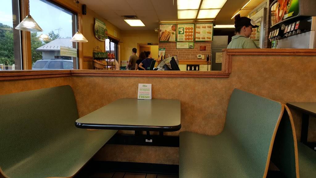 Subway | restaurant | 812 Quentin Rd, Lebanon, PA 17042, USA | 7172745510 OR +1 717-274-5510