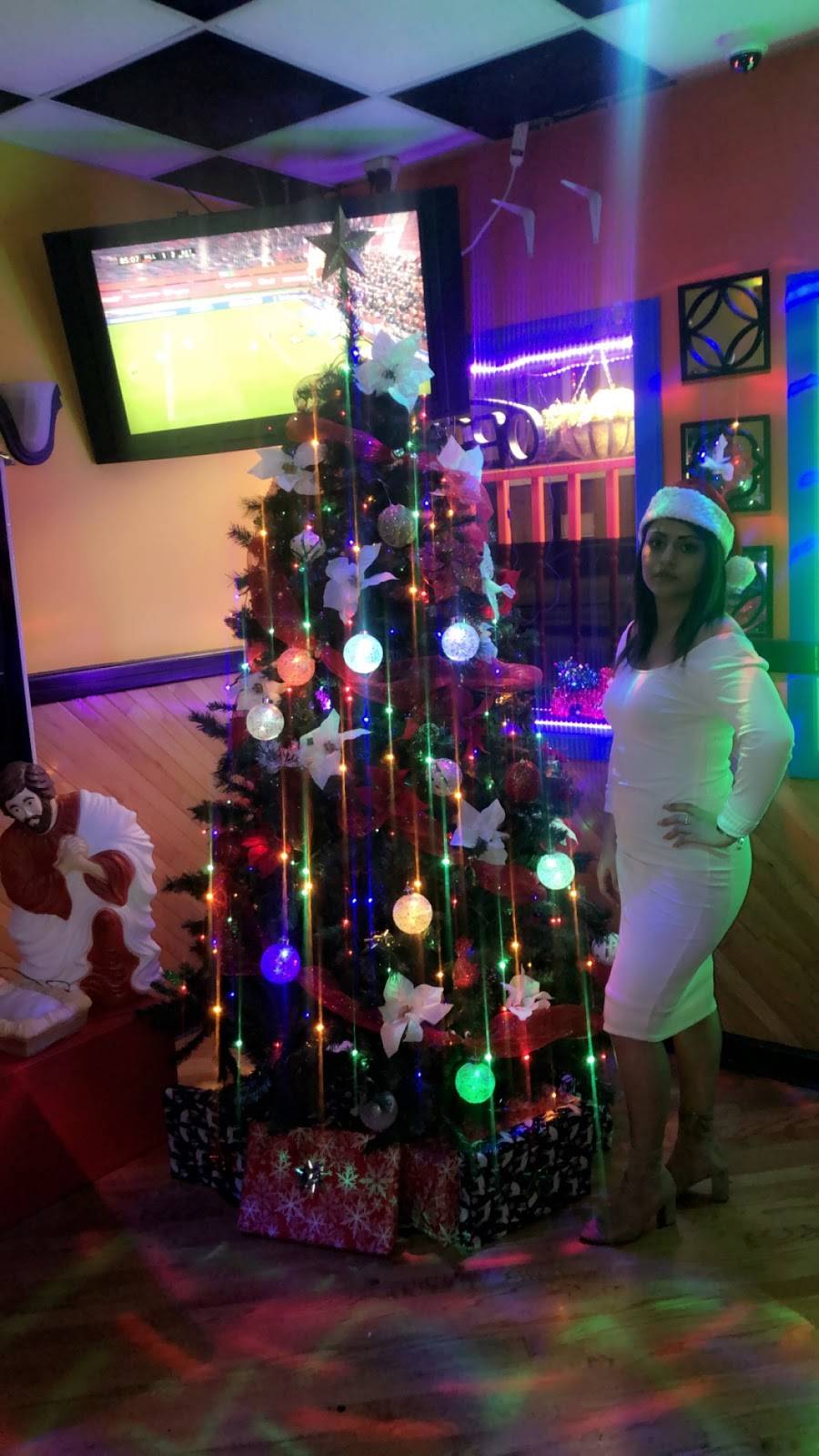 La Setenta Bar & Grill | restaurant | 855 Broad St, Central Falls, RI 02863, USA | 7819578308 OR +1 781-957-8308