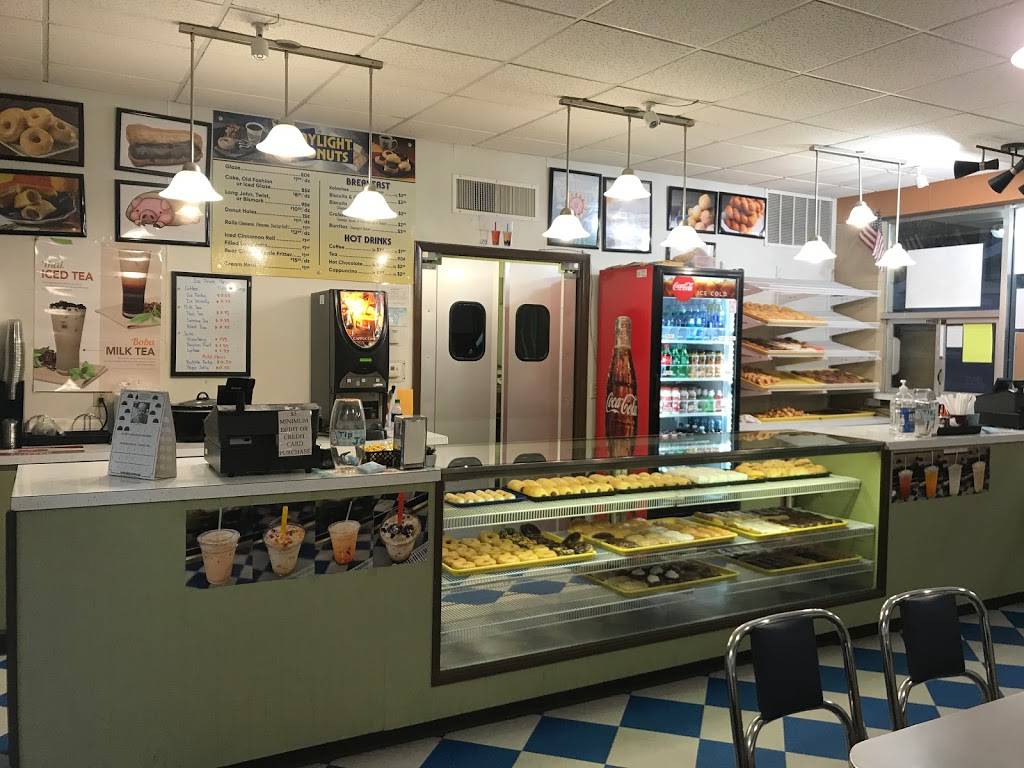 Daylight Donuts | bakery | 207 N Keller Dr, Effingham, IL 62401, USA | 2173424288 OR +1 217-342-4288