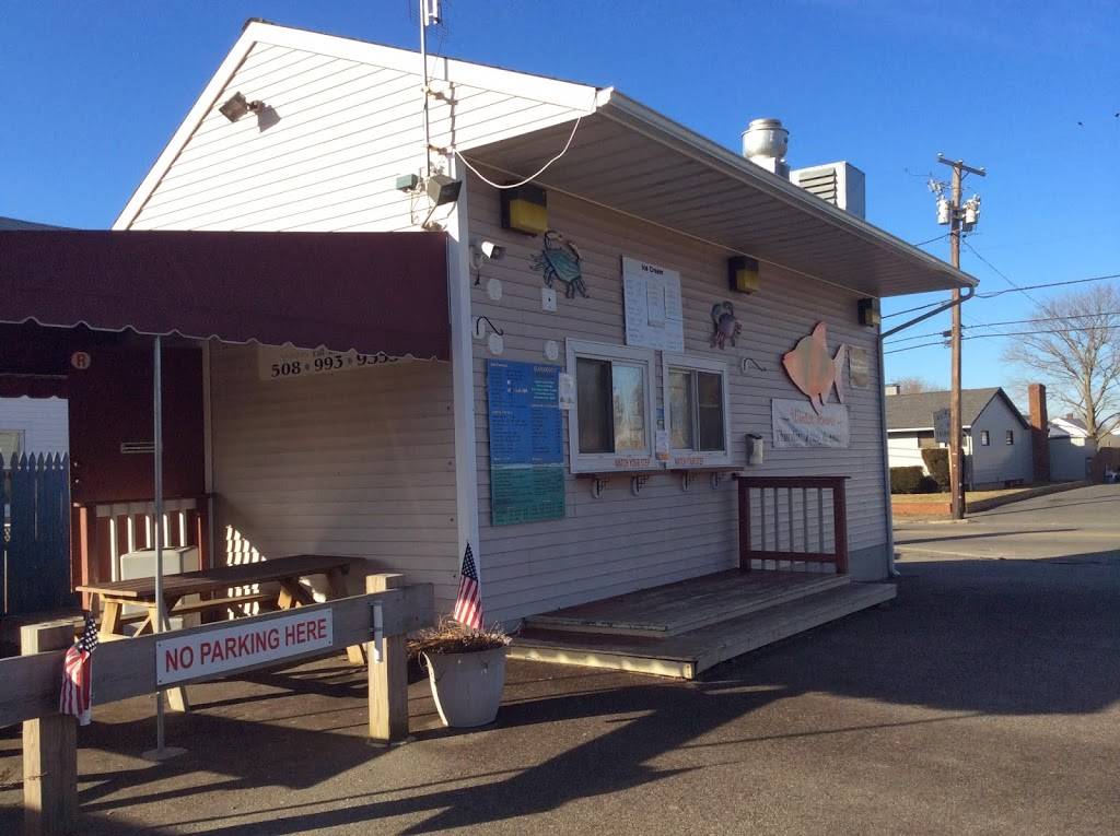 Seafood Hut | restaurant | 2 S Main St, Acushnet, MA 02743, USA | 5089939355 OR +1 508-993-9355