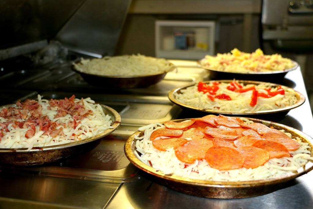 La Masrrikita Pizzeria | restaurant | 9101 W Okeechobee Rd, Hialeah Gardens, FL 33016, USA | 3058229281 OR +1 305-822-9281