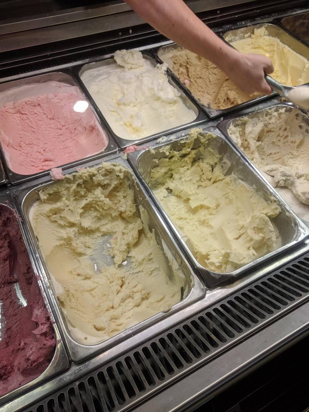 Cold Stone Creamery | bakery | 1001 Heavenly Village Way Ste 24, South Lake Tahoe, CA 96150, USA | 5305412040 OR +1 530-541-2040