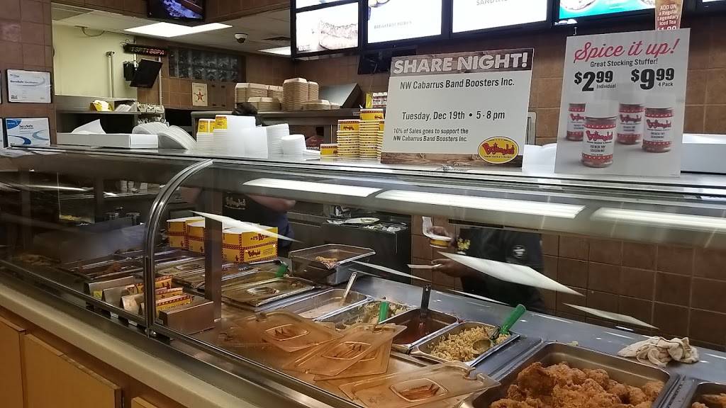 Bojangles Famous Chicken n Biscuits | restaurant | 374 George W Liles Pkwy, Concord, NC 28027, USA | 7042629004 OR +1 704-262-9004