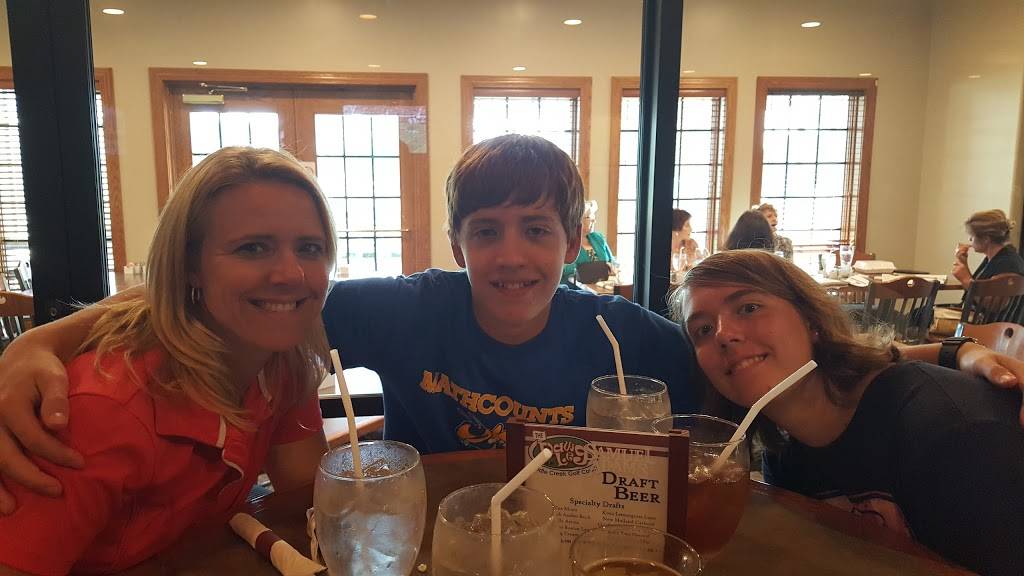 Dawgleg At Idle Creek | restaurant | 5353 Ryanne Marie Ln, Terre Haute, IN 47802, USA | 8122995353 OR +1 812-299-5353