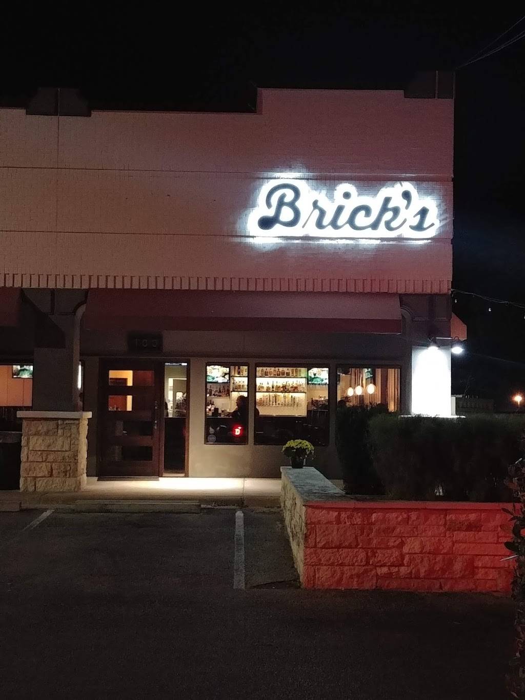 Brick’s Pub | restaurant | 1807 W Slaughter Ln #100, Austin, TX 78748, USA | 5124945239 OR +1 512-494-5239